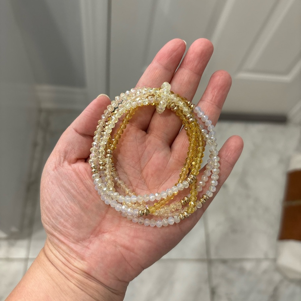 *BOGO Sale $15 &Under* Vintage Gold and White Beaded Bracelet